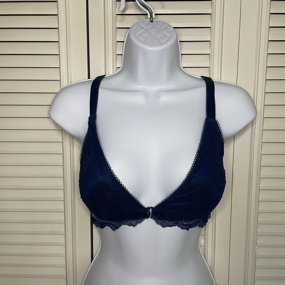 Victoria’s Secret navy lace bralette size large